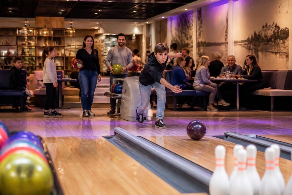 découvrez les meilleures offres de bowling à nogent pour profiter d'un moment convivial en famille ou entre amis. amusement garanti pour petits et grands !